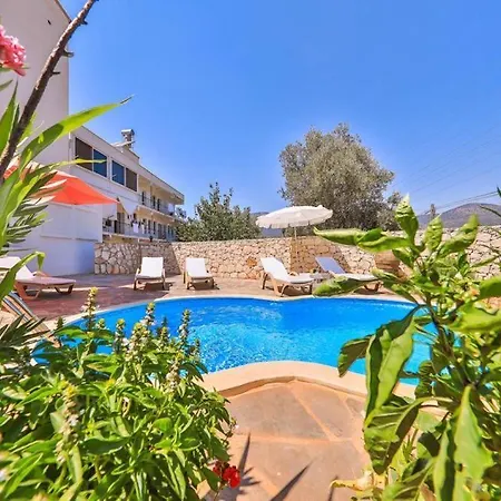 Tuebin Kueltuer Evi * אנטליה