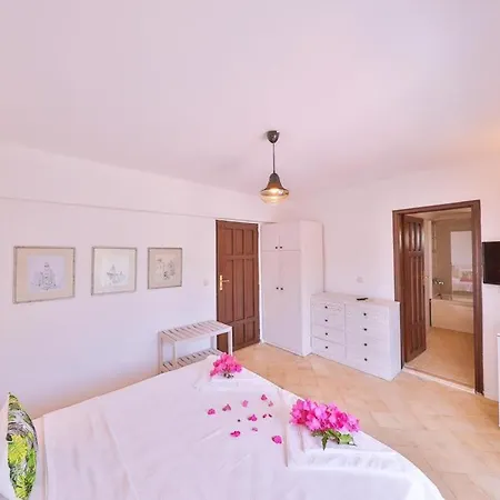 Tuebin Kueltuer Evi * Antalya